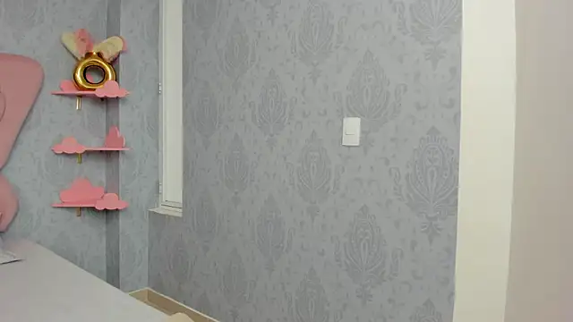 Snapshot of MaddyCute4u chatting on February 17, 3:20 pm MaddyCute4u online show from February 17, 3:20 pm