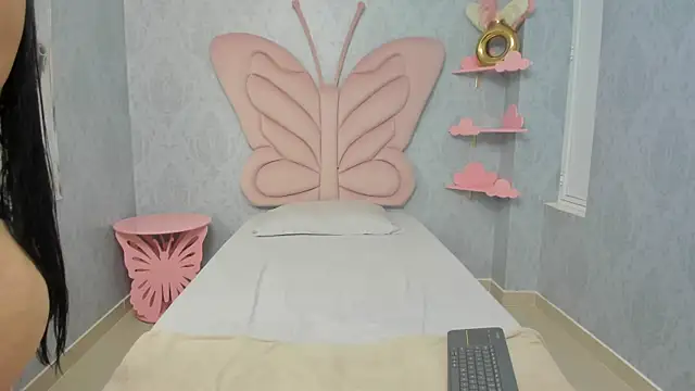 Snapshot of MaddyCute4u chatting on February 22, 12:29 pm MaddyCute4u online show from February 22, 12:29 pm