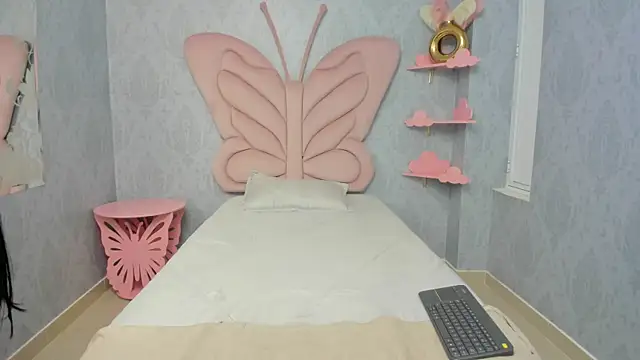 Snapshot of MaddyCute4u chatting on February 26, 11:52 am MaddyCute4u online show from February 26, 11:52 am