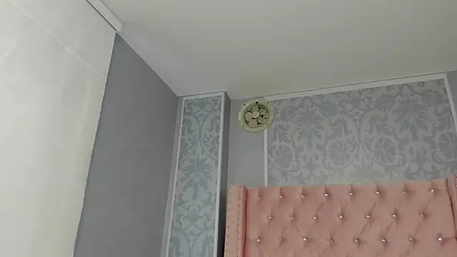 Snapshot of MaddyCute4u chatting on March 14, 3:03 pm MaddyCute4u online show from March 14, 3:03 pm