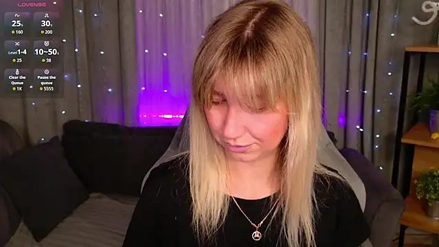 MilaBott online show from April 8, 7:14 pm