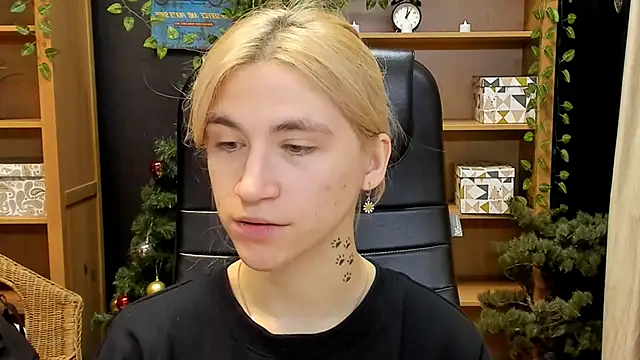 Moon13152 online show from December 23, 4:06 pm