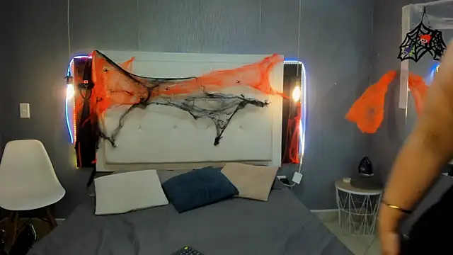 Clarigil online show from October 31, 9:05 pm