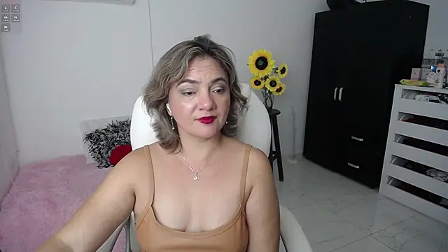 Chiraz hasnaa online show from February 13, 1:19 am