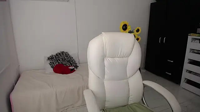 Chiraz hasnaa online show from March 15, 1:19 am