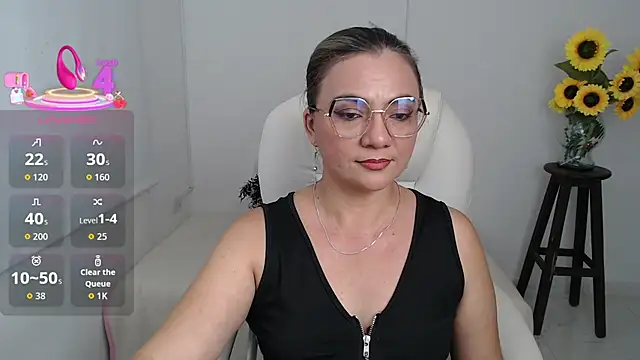 Chiraz hasnaa online show from October 15, 2:22 am