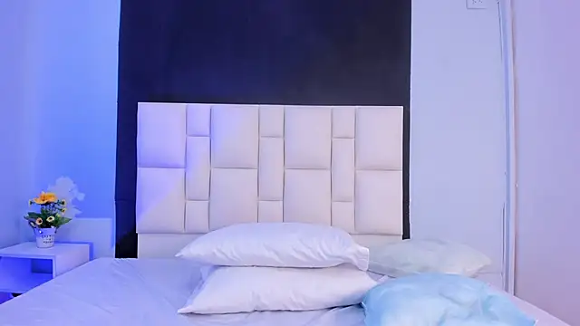 suzanelee online show from February 18, 11:33 am