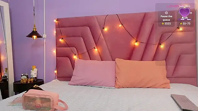 Beautifulskinny18 online show from March 17, 8:12 pm