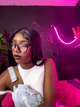 TIFFANYYSTAR online show from November 27, 5:15 pm