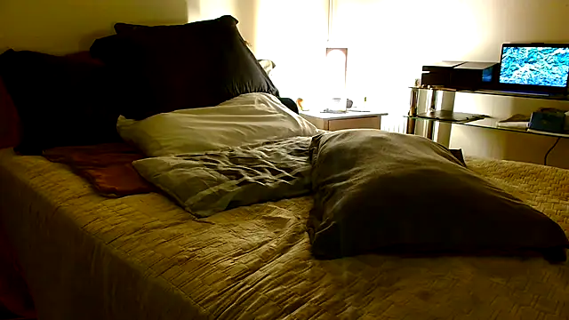 ImYourXtoy online show from January 14, 8:36 pm