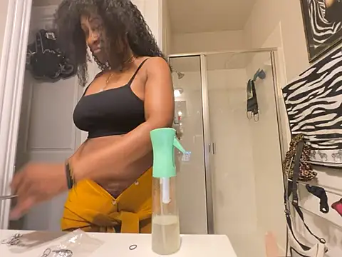 Snapshot of wynterheat chatting on June 14, 1:58 am wynterheat online show from June 14, 1:58 am