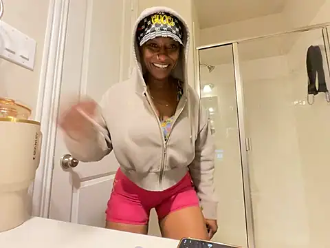 Snapshot of wynterheat chatting on July 16, 4:57 pm wynterheat online show from July 16, 4:57 pm
