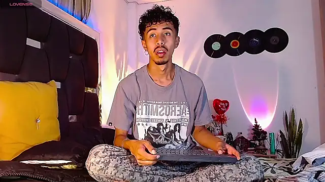 RyanRizzo online show from December 3, 12:13 am