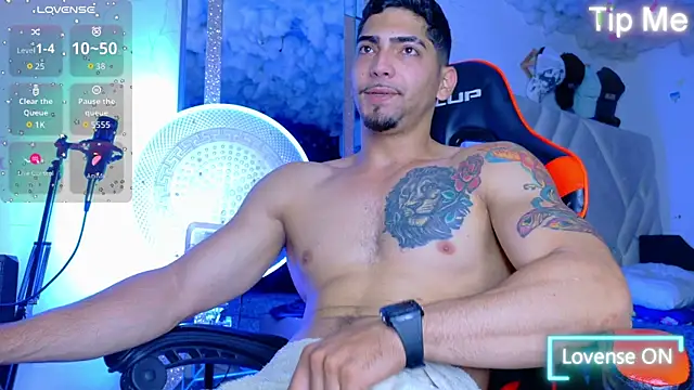 Snapshot of Rich_boy01 chatting on October 11, 12:58 pm Rich boy01 online show from October 11, 12:58 pm