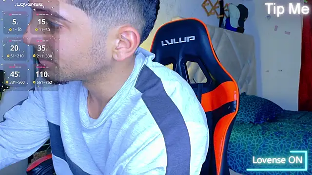 Snapshot of Rich_boy01 chatting on October 28, 9:28 pm Rich boy01 online show from October 28, 9:28 pm