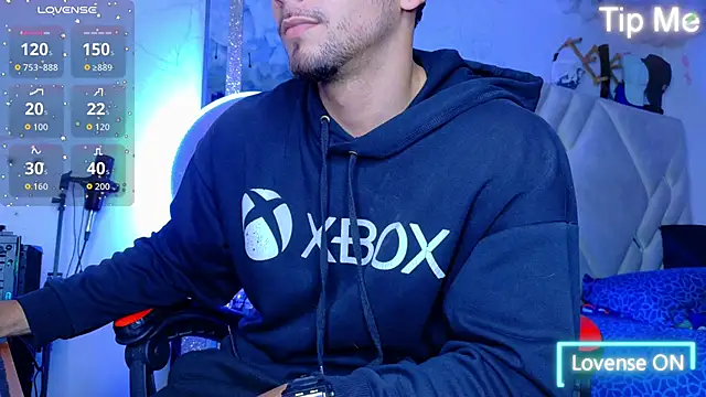 Snapshot of Rich_boy01 chatting on November 2, 8:33 pm Rich boy01 online show from November 2, 8:33 pm