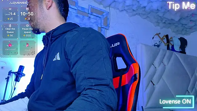 Snapshot of Rich_boy01 chatting on November 4, 7:35 pm Rich boy01 online show from November 4, 7:35 pm