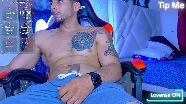 Snapshot of Rich_boy01 chatting on November 8, 12:00 am Rich boy01 online show from November 8, 12:00 am