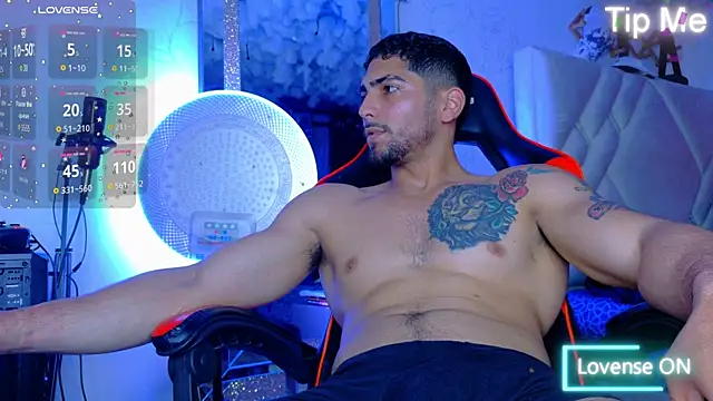 Snapshot of Rich_boy01 chatting on November 16, 3:06 pm Rich boy01 online show from November 16, 3:06 pm