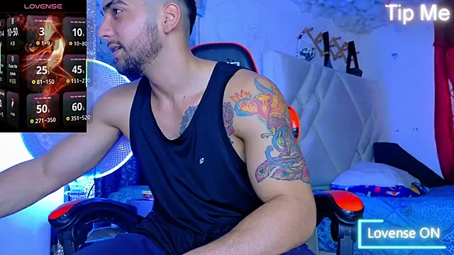 Snapshot of Rich_boy01 chatting on November 29, 3:26 pm Rich boy01 online show from November 29, 3:26 pm