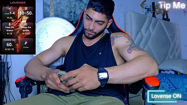 Snapshot of Rich_boy01 chatting on December 4, 5:43 pm Rich boy01 online show from December 4, 5:43 pm