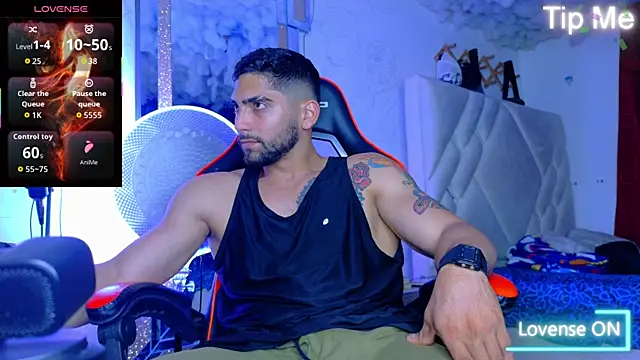 Snapshot of Rich_boy01 chatting on December 14, 1:33 am Rich boy01 online show from December 14, 1:33 am