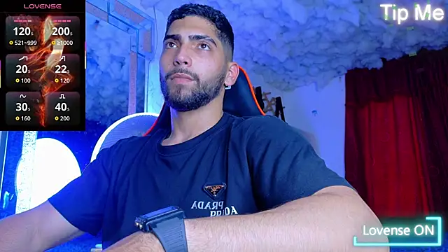 Snapshot of Rich_boy01 chatting on December 15, 6:45 pm Rich boy01 online show from December 15, 6:45 pm