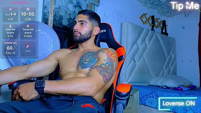 Snapshot of Rich_boy01 chatting on January 17, 7:28 pm Rich boy01 online show from January 17, 7:28 pm