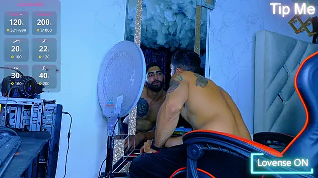 Snapshot of Rich_boy01 chatting on January 18, 11:19 pm Rich boy01 online show from January 18, 11:19 pm