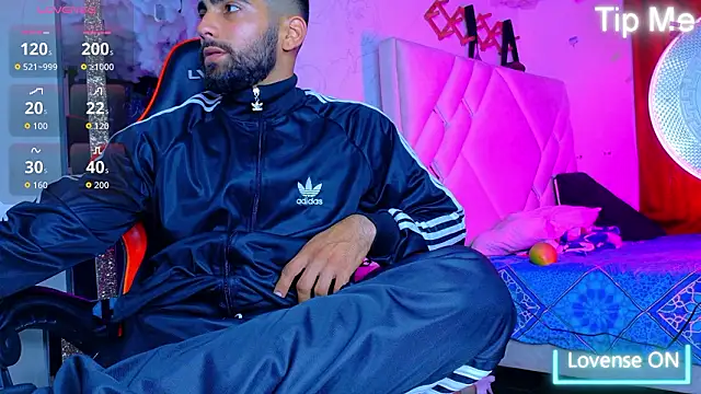 Snapshot of Rich_boy01 chatting on January 31, 8:40 pm Rich boy01 online show from January 31, 8:40 pm