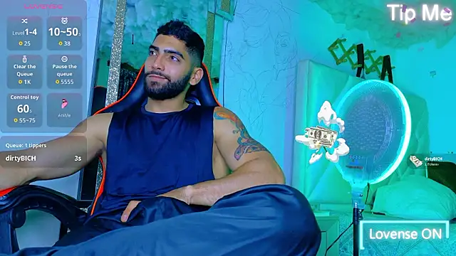 Snapshot of Rich_boy01 chatting on February 2, 7:23 pm Rich boy01 online show from February 2, 7:23 pm