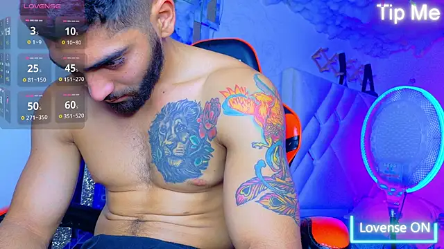 Snapshot of Rich_boy01 chatting on February 3, 6:57 pm Rich boy01 online show from February 3, 6:57 pm