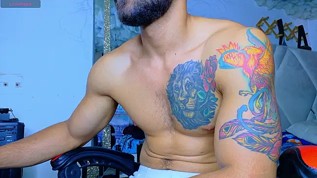 Snapshot of Rich_boy01 chatting on February 12, 4:35 pm Rich boy01 online show from February 12, 4:35 pm