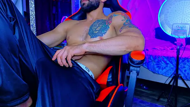 Snapshot of Rich_boy01 chatting on February 22, 3:21 pm Rich boy01 online show from February 22, 3:21 pm