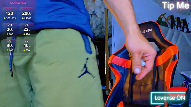 Snapshot of Rich_boy01 chatting on February 24, 1:14 am Rich boy01 online show from February 24, 1:14 am