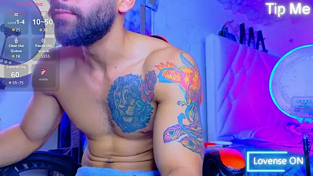 Snapshot of Rich_boy01 chatting on February 28, 3:13 pm Rich boy01 online show from February 28, 3:13 pm