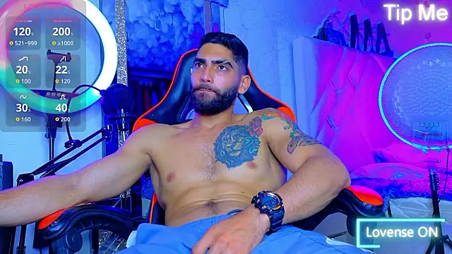 Snapshot of Rich_boy01 chatting on March 12, 3:12 am Rich boy01 online show from March 12, 3:12 am