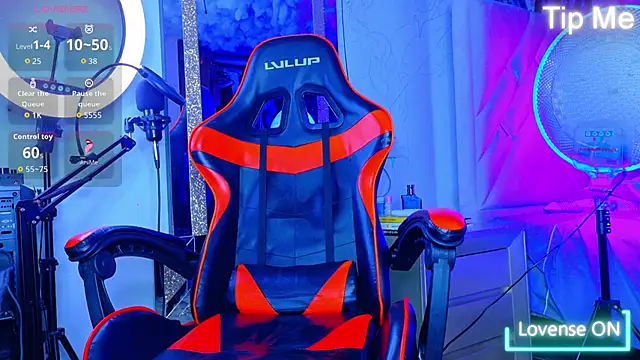 Snapshot of Rich_boy01 chatting on March 18, 3:42 am Rich boy01 online show from March 18, 3:42 am