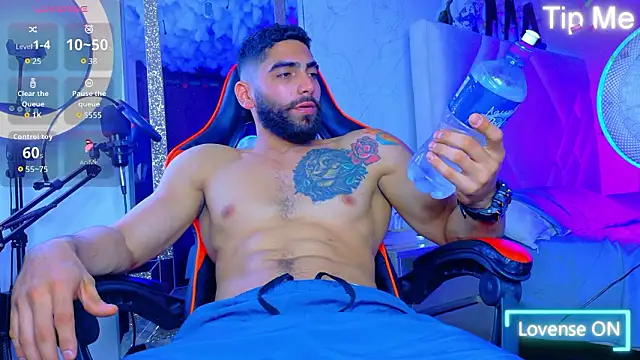 Snapshot of Rich_boy01 chatting on March 21, 2:38 am Rich boy01 online show from March 21, 2:38 am