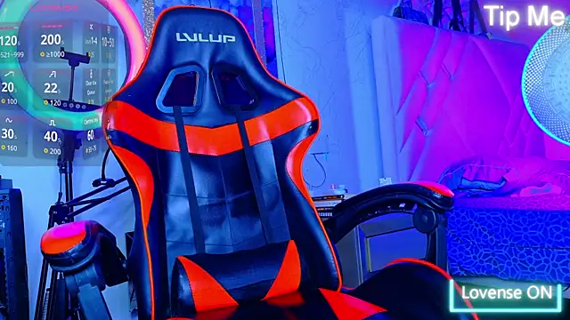 Snapshot of Rich_boy01 chatting on April 1, 2:23 am Rich boy01 online show from April 1, 2:23 am