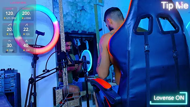 Snapshot of Rich_boy01 chatting on April 1, 6:05 pm Rich boy01 online show from April 1, 6:05 pm