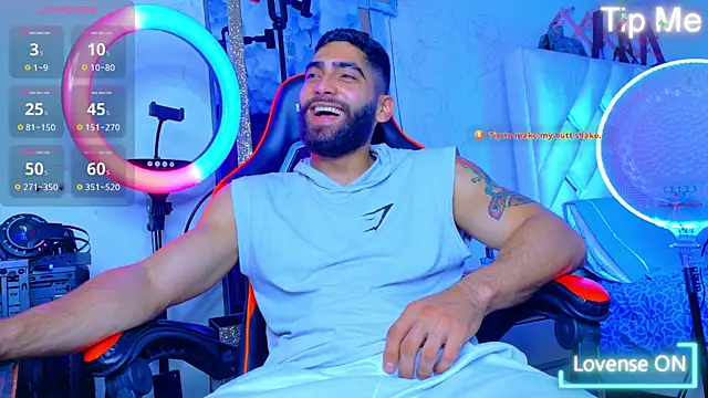 Snapshot of Rich_boy01 chatting on April 3, 12:52 am Rich boy01 online show from April 3, 12:52 am