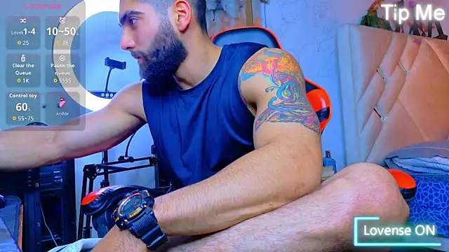 Snapshot of Rich_boy01 chatting on April 3, 11:03 pm Rich boy01 online show from April 3, 11:03 pm