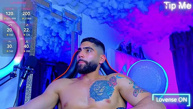 Snapshot of Rich_boy01 chatting on April 14, 12:16 am Rich boy01 online show from April 14, 12:16 am