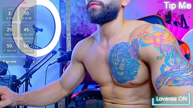 Snapshot of Rich_boy01 chatting on April 16, 4:02 am Rich boy01 online show from April 16, 4:02 am