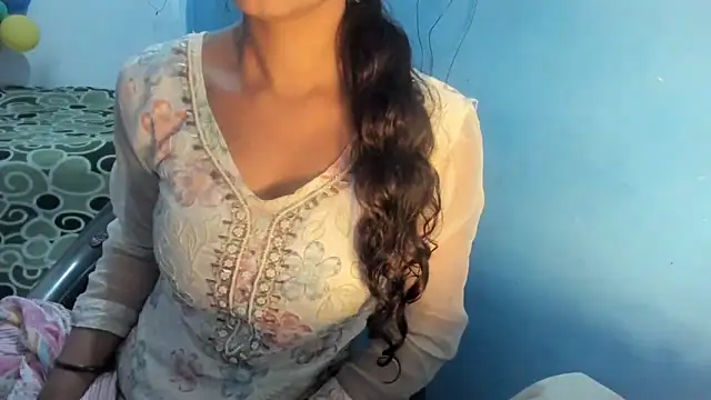 aarjulove online show from February 19, 3:52 pm