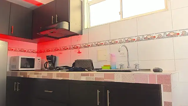 Emma-evans online show from January 10, 1:13 pm