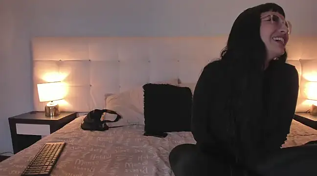 Zowi Hottiee online show from February 1, 3:08 am