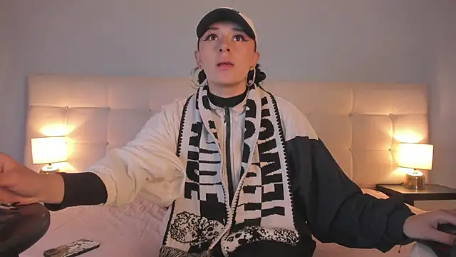 Zowi Hottiee online show from February 5, 2:19 am