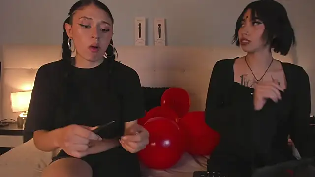 Zowi Hottiee online show from February 13, 5:16 am